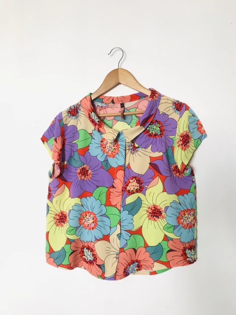 flores color crema Camisa Gataflora Talle M